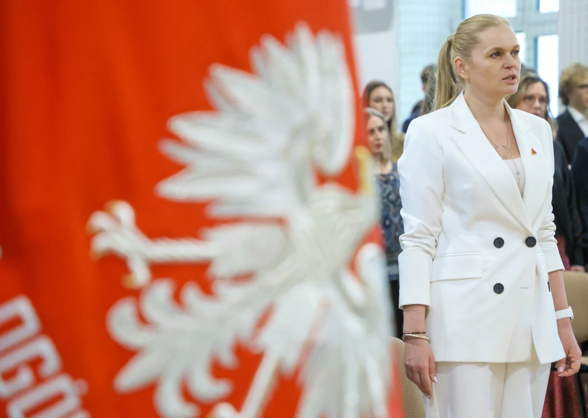 "Jestem przywiązana do idei zredukowania lekcji religii do jednej godziny w tygodniu" - zadeklarowała w TVP Info minister edukacji narodowej Barbara Nowacka. "Szkoła jest od kształcenia, a nie od formacji religijnej" - dodała. 