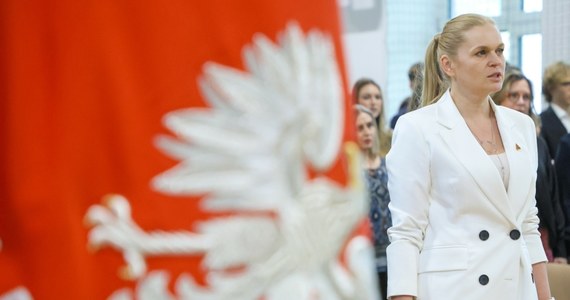 "Jestem przywiązana do idei zredukowania lekcji religii do jednej godziny w tygodniu" - zadeklarowała w TVP Info minister edukacji narodowej Barbara Nowacka. "Szkoła jest od kształcenia, a nie od formacji religijnej" - dodała. 