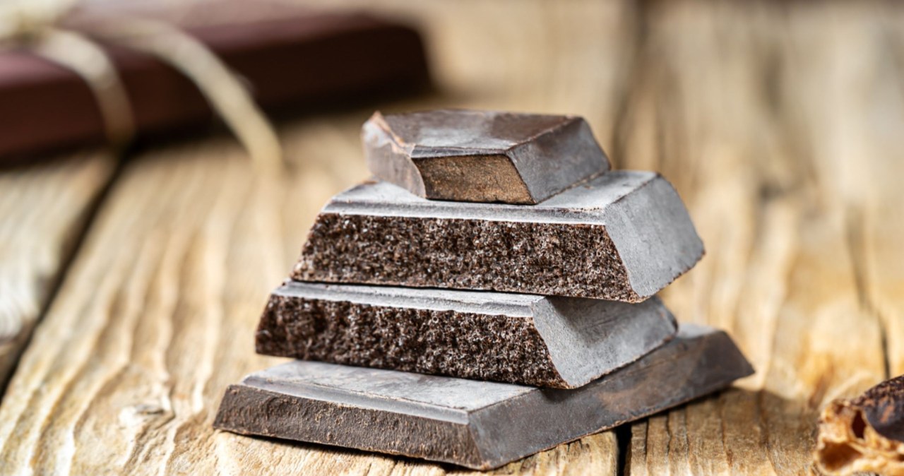 To nie pleśń! Skąd się bierze biały osad na czekoladzie i co oznacza?