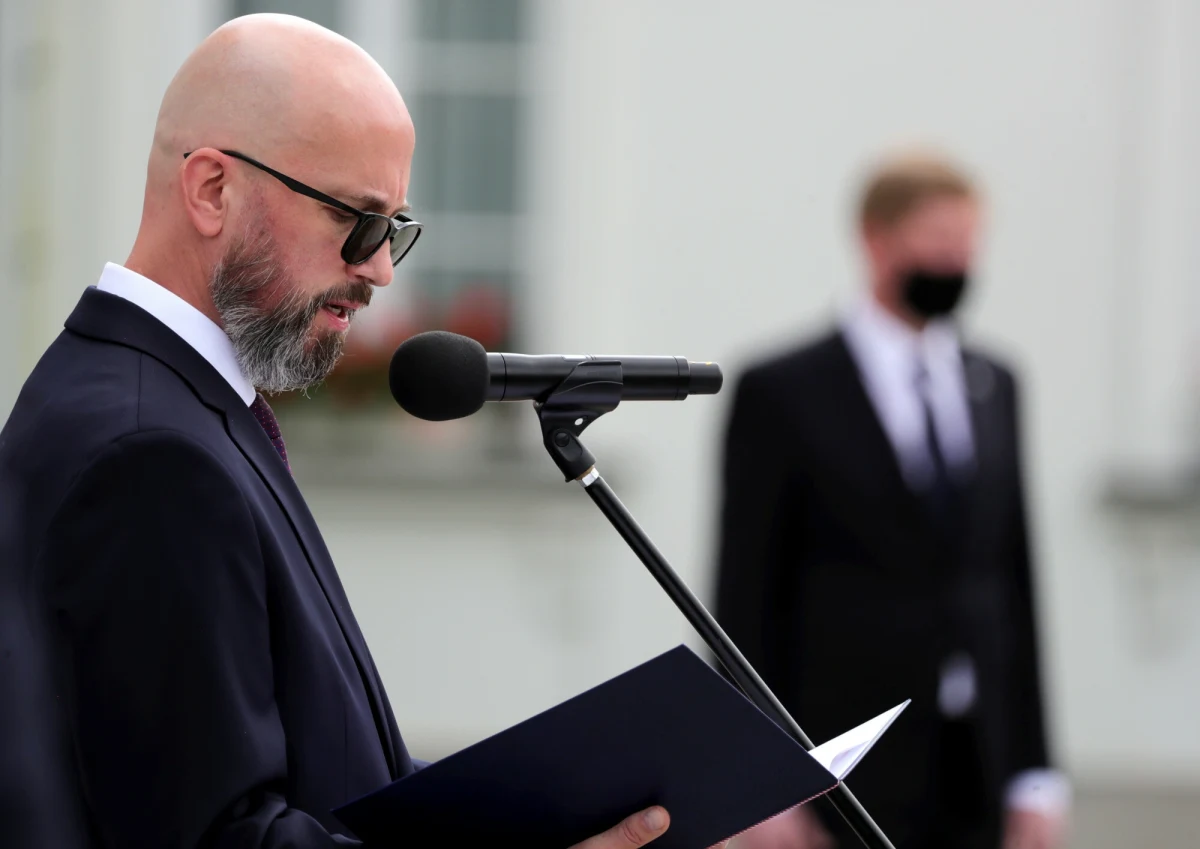 Centralne Biuro Antykorupcyjne złożyło do prokuratury zawiadomienie o podejrzeniu popełnienia przestępstwa przez byłego szefa tej służby Andrzeja Stróżnego. Chodzi o zakup mieszkania z pieniędzy CBA. 