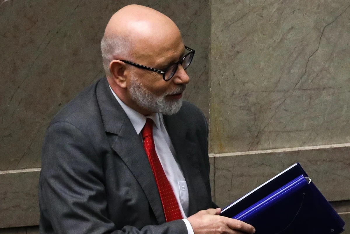 Dziś do Sejmu wpłynął wniosek o postawienie szefa Krajowej Rady Radiofonii i Telewizji Macieja Świrskiego przed Trybunałem Stanu - poinformował minister kultury Bartłomiej Sienkiewicz.