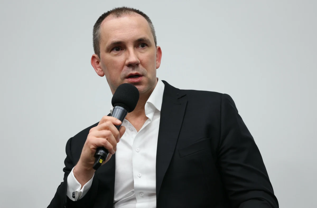 Minister kultury Bartłomiej Sienkiewicz poinformował, że do prokuratury i Krajowej Administracji Skarbowej trafią wnioski ws. nadużyć, jakich miał się dopuścić były dyrektor Polskiego Instytutu Sztuki Filmowej Radosław Śmigulski. Zdaniem Sienkiewicza, doszło do "rażącego przekroczenia dyscypliny finansów publicznych".