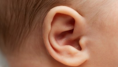 18-miesięczna dziewczynka odzyskała słuch. Pierwszy taki zabieg