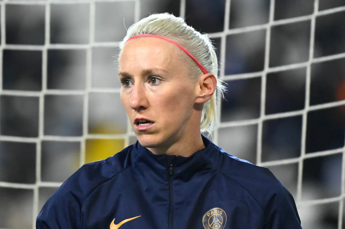 Katarzyna Kiedrzynek poinformowała o zakończeniu kariery w piłkarskiej reprezentacji Polski. "Miałam przyjemność grać u boku wspaniałych piłkarek i poznałam mnóstwo przyjaciół. Nie zapomnę tych lat nigdy" - napisała w mediach społecznościowych.