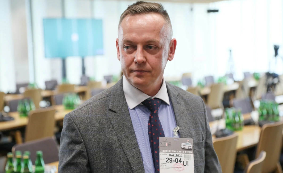 Naczelny Sąd Administracyjny uchylił immunitet sędziego Tomasza Szmydta, zezwalając na jego zatrzymanie i zastosowanie aresztu tymczasowego. Tomasz Szmydt został również zawieszony w czynnościach - poinformował rzecznik NSA.