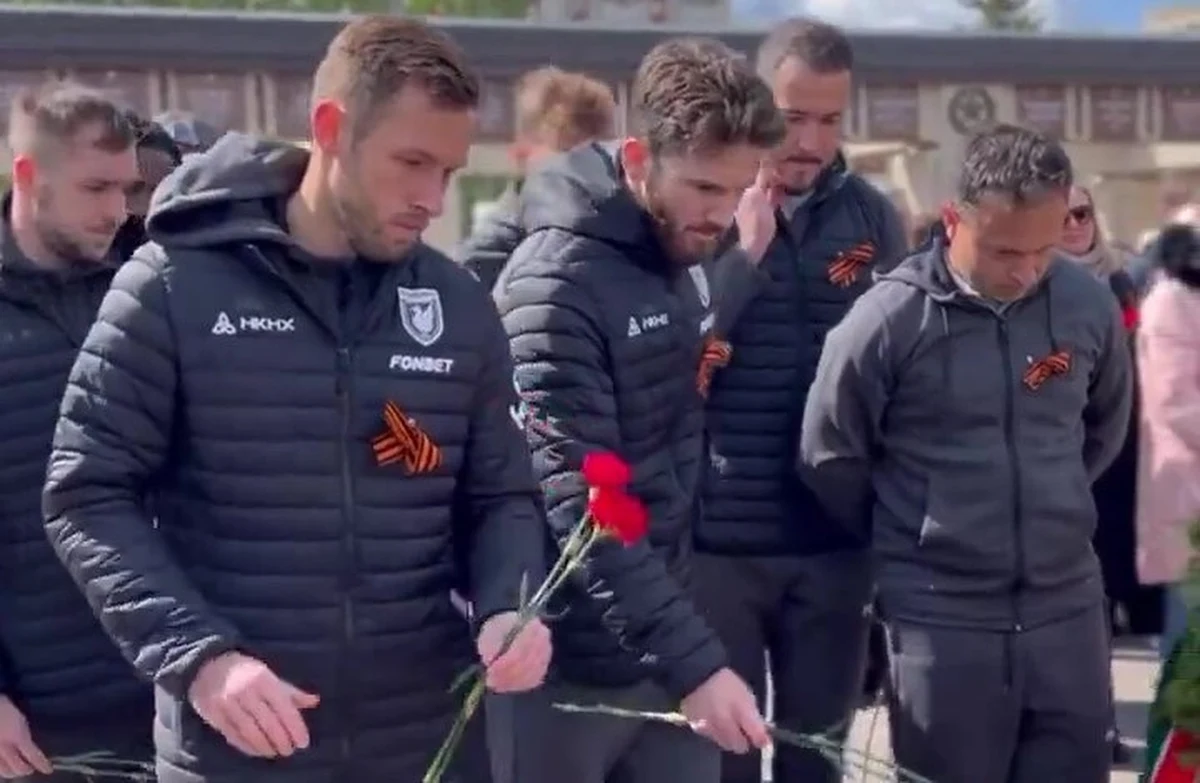 Maciej Rybus, były piłkarz reprezentacji Polski, a obecnie zawodnik Rubina Kazań, razem z innymi pracownikami rosyjskiej drużyny uczcił pamięć żołnierzy, którzy zginęli podczas II wojny światowej. Ten gest wzbudził w naszym kraju sporą krytykę.