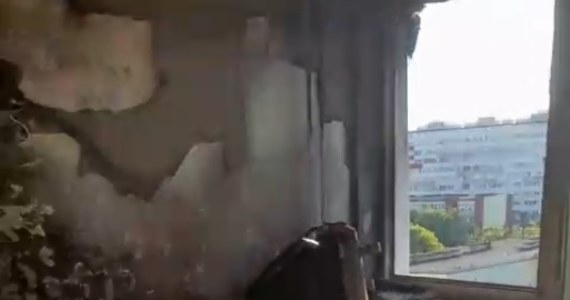 Pomimo ognia i gryzącego gęstego dymu policjanci z Lubina (Dolny Śląsk) weszli na 8. piętro bloku i z jednego z mieszkań wynieśli nieprzytomną kobietę. Następnie ewakuowali z budynku 40 osób.  