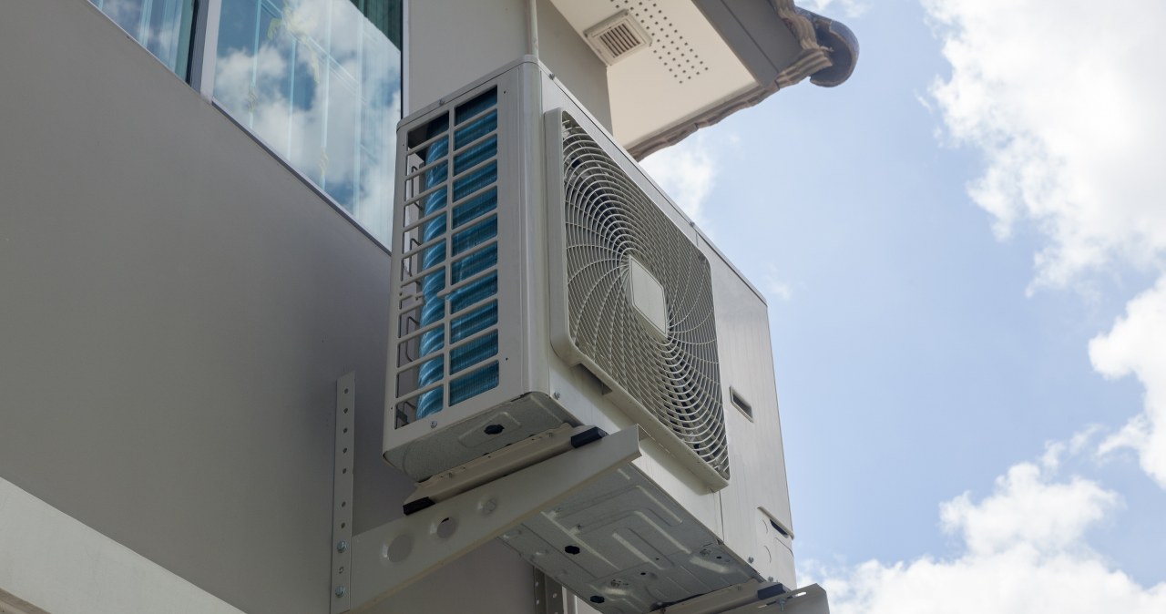 Montaż klimatyzacji wymaga zgody. Co grozi za instalację bez pozwolenia?