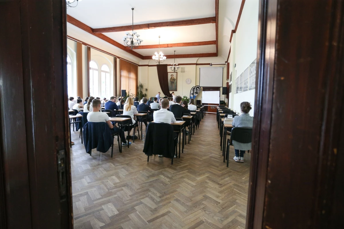 Wiedza o społeczeństwie oraz język niemiecki - egzaminy z tych przedmiotów zdawali dziś tegoroczni abiturienci. Za nami nami czwarty dzień matur.