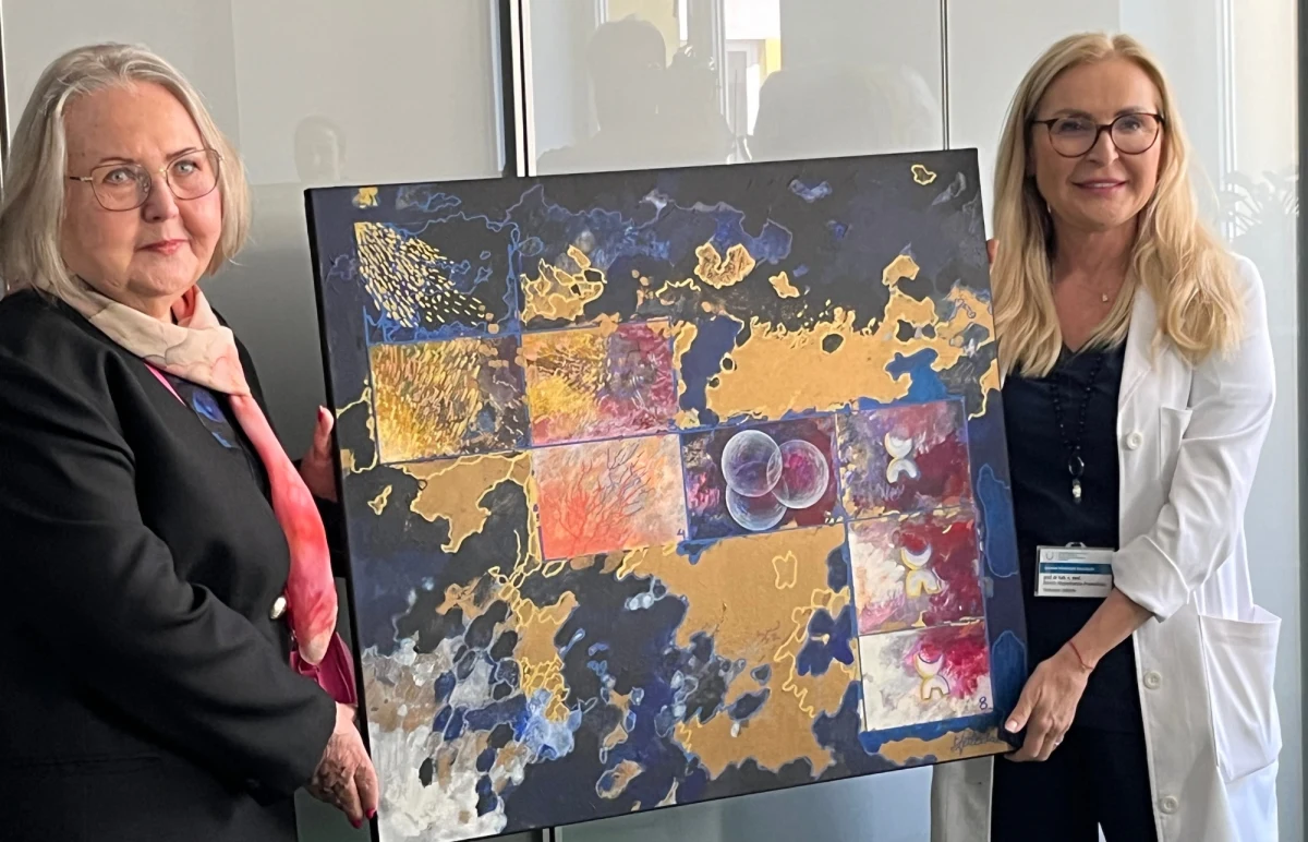 Czy zabieg usunięcia zaćmy może być… piękny? W wyjątkowy sposób pokazała go pacjentka Uniwersyteckiego Centrum Klinicznego im. prof. Kornela Gibińskiego w Katowicach. Artystka plastyczka po operacji namalowała obraz „Zaćma”, który przedstawia kilka etapów zabiegu.