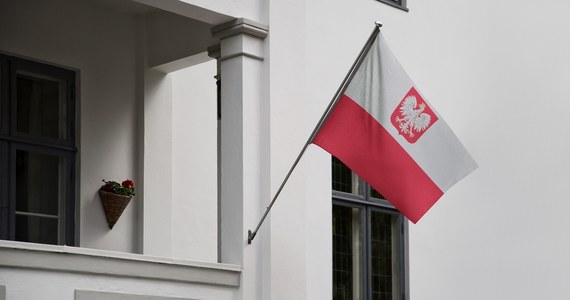 Dziennikarze RMF FM ustalili, że Nikodem Rachoń, który dotychczas był attaché prasowym polskiej ambasady w Waszyngtonie, został odwołany ze stanowiska. Teraz poznajemy kolejne szczegóły zamieszania z bratem Michała Rachonia, byłego dziennikarza Telewizji Polskiej.