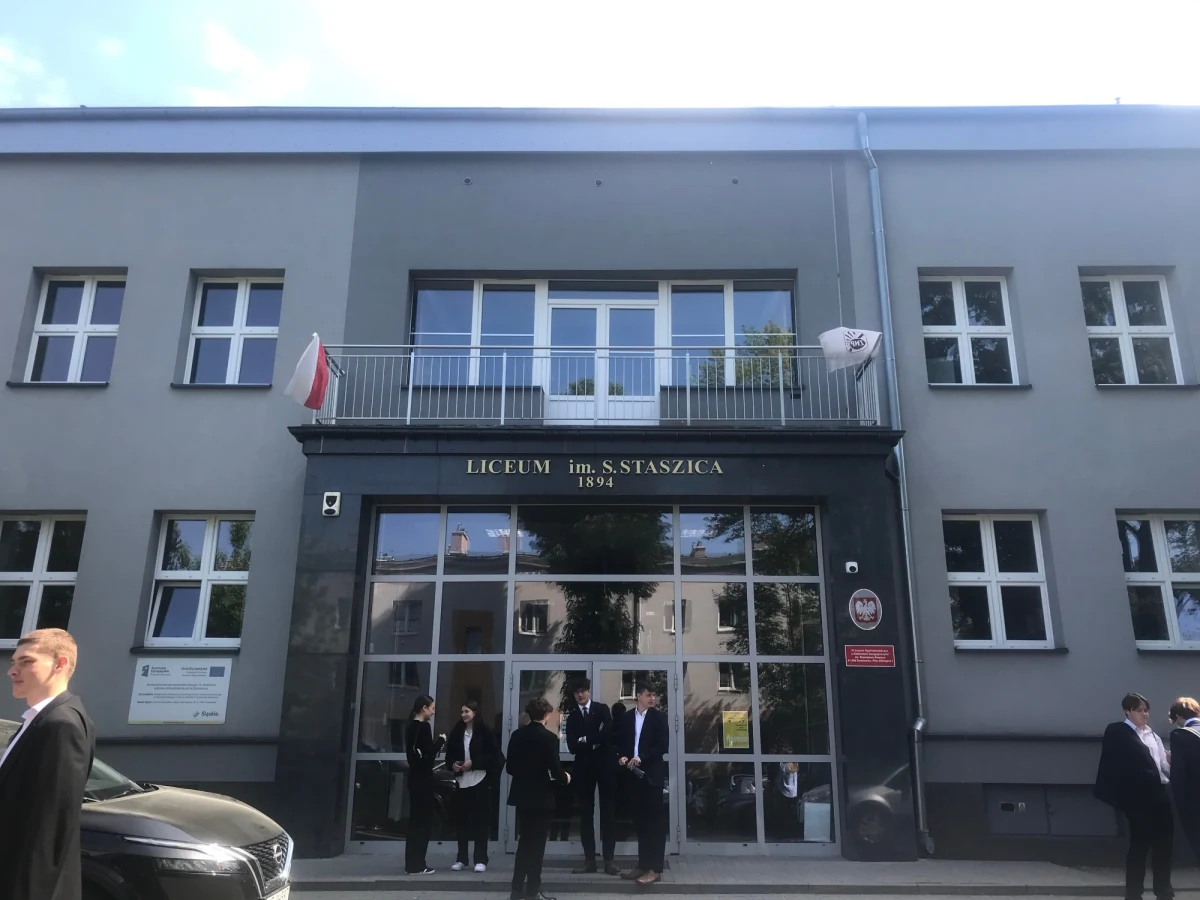 Międzynarodową maturę będzie można zdawać w IV Liceum Ogólnokształcącym im. Stanisława Staszica w Sosnowcu. To pierwsza szkoła w Zagłębiu, która przeszła cały proces certyfikacji. W województwie śląskim jest zaledwie kilka takich placówek, a w całym kraju kilkadziesiąt.
