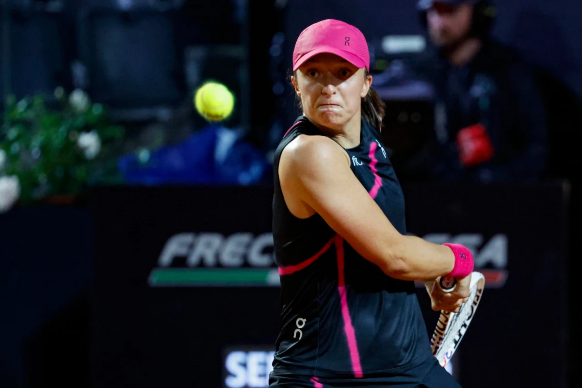 Iga Świątek awansowała do trzeciej rundy turnieju tenisowego WTA 1000 na kortach ziemnych w Rzymie. Polka pokonała Amerykankę Bernardę Perę 6:0, 6:2. Kolejną rywalką liderki światowego rankingu będzie reprezentantka Kazachstanu Julia Putincewa.