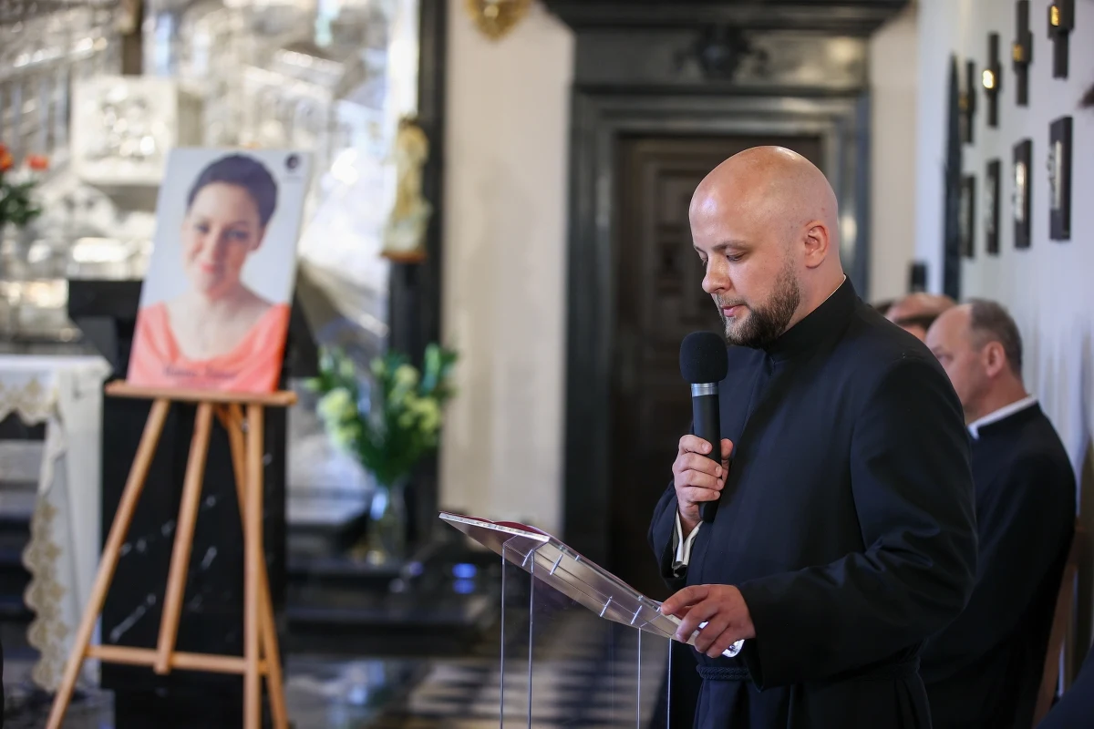 W Krakowie odbyło się pierwsze posiedzenie specjalnego trybunału, który na poziomie diecezjalnym prowadzi proces beatyfikacji Heleny Kmieć. Polka w wieku 26 lat został zamordowana w Boliwii, podczas napadu na ochronkę dla dzieci w Cochabamba.

