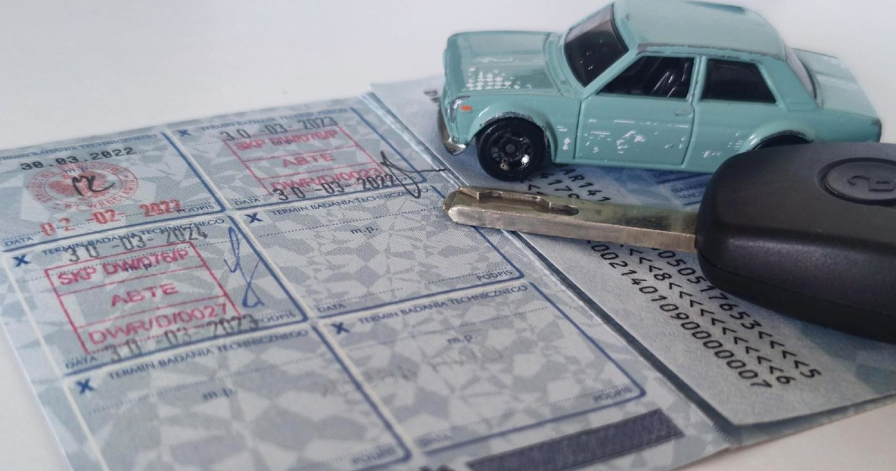 Nie mieszczą ci się pieczątki w dowodzie rejestracyjnym? Sprawdź, co robić
