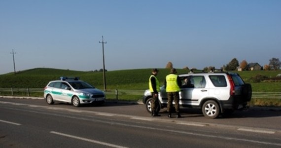 11 kolejnych osób podejrzewanych o pomoc w nielegalnym przekroczeniu granicy z Białorusią zatrzymały Straż Graniczna i policja - podał w piątek Podlaski Oddział SG (POSG) w Białymstoku. To obywatele Ukrainy, Kazachstanu, Tadżykistanu i Mołdawii.

