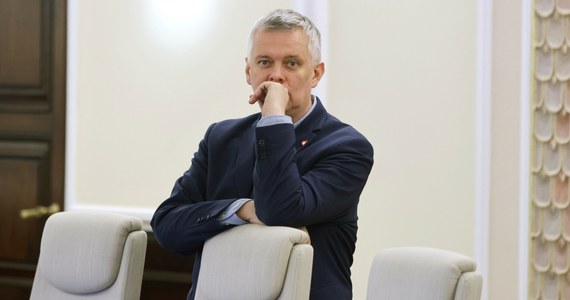 Wraca sprawa komisji ds. badania wpływów rosyjskich. Minister koordynator służb specjalnych Tomasz Siemoniak poinformował, że przyjęcie projektu nowelizacji ustawy planowane jest na 21 maja. Dodał, że projekt zostanie skierowany na najbliższe posiedzenie Sejmu.