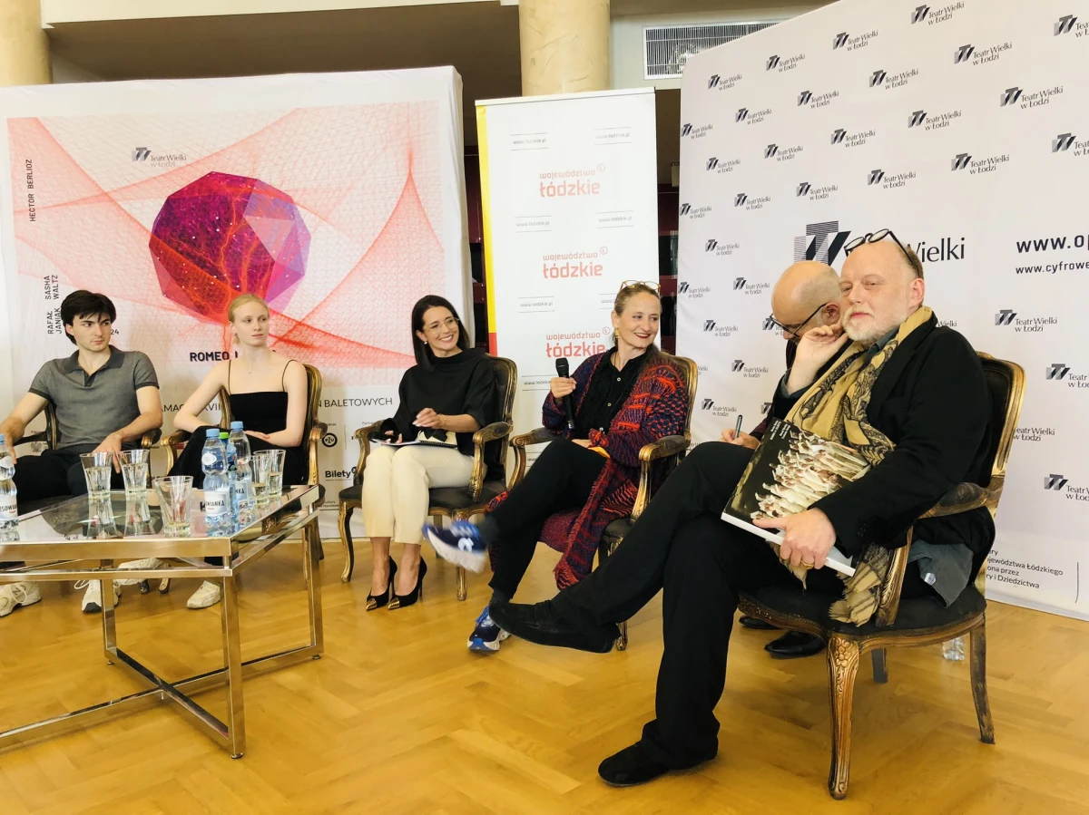 Choregrafka światowej sławy - Sasha Waltz debiutuje w Polsce spektaklem baletowym "Romeo i Julia" w Teatrze Wielkim w Łodzi. To będzie sztuka przekraczająca granice gatunkowe, bo to balet z towarzyszeniem dwóch dużych chórów i orkiestry, która wykona symfonię Berlioza. 