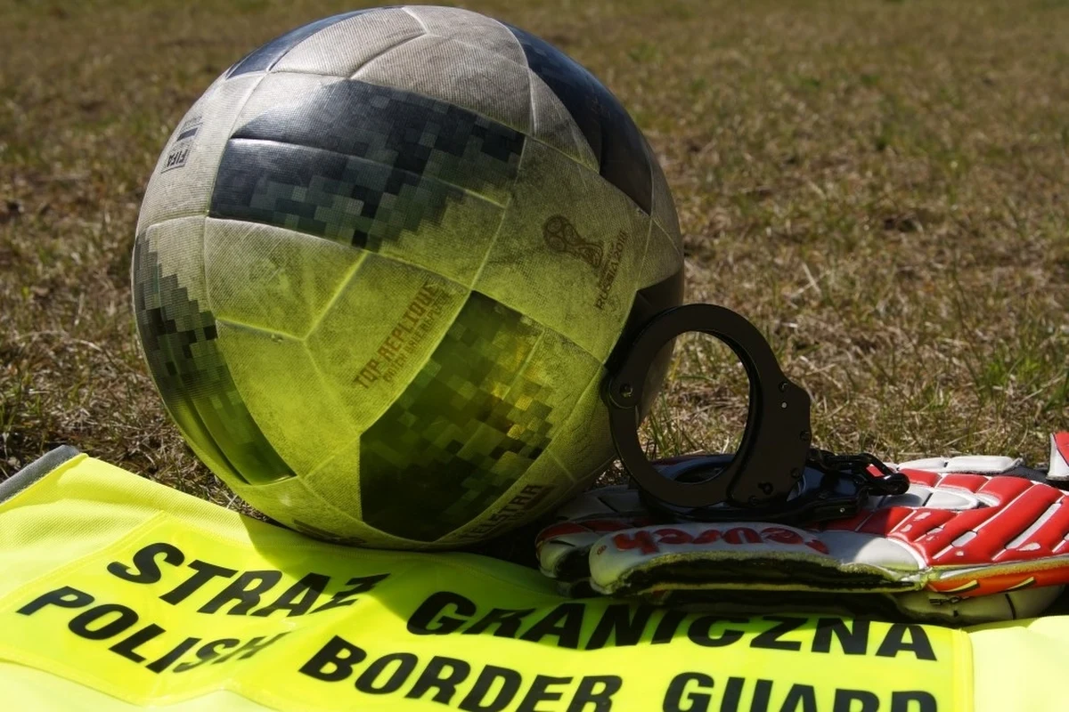 Funkcjonariusze Straży Granicznej z Zakopanego sprawdzili, czy dwaj Brazylijczycy, piłkarze jednego z podhalańskich klubów, przebywają na terenie Polski legalnie. Mężczyźni zostali zatrzymani. Muszą wrócić do swego kraju.