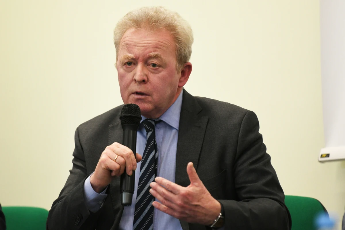 Komisarz ds. rolnictwa Janusz Wojciechowski w wywiadzie dla portalu Euractiv przyznał, że "w pewnych kwestiach" miał odmienne poglądy od przewodniczącej KE Ursuli von der Leyen. Odrzucił też krytykę premiera Donalda Tuska dotyczącą jego wsparcia dla Europejskiego Zielonego Ładu.