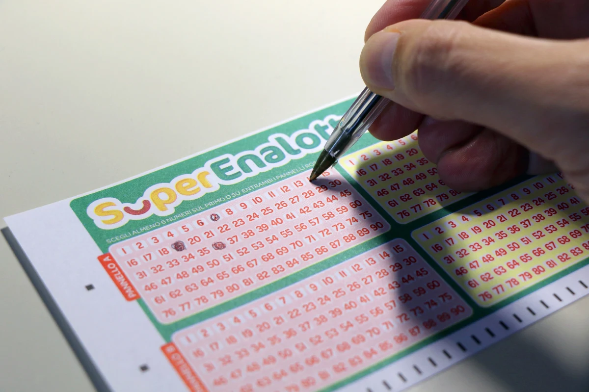 Wygrana w wysokości ponad 101 milionów euro padła w piątek we włoskiej grze liczbowej Superenalotto w kolekturze w Neapolu. To nagroda za "szóstkę". Pierwszą w tym roku.