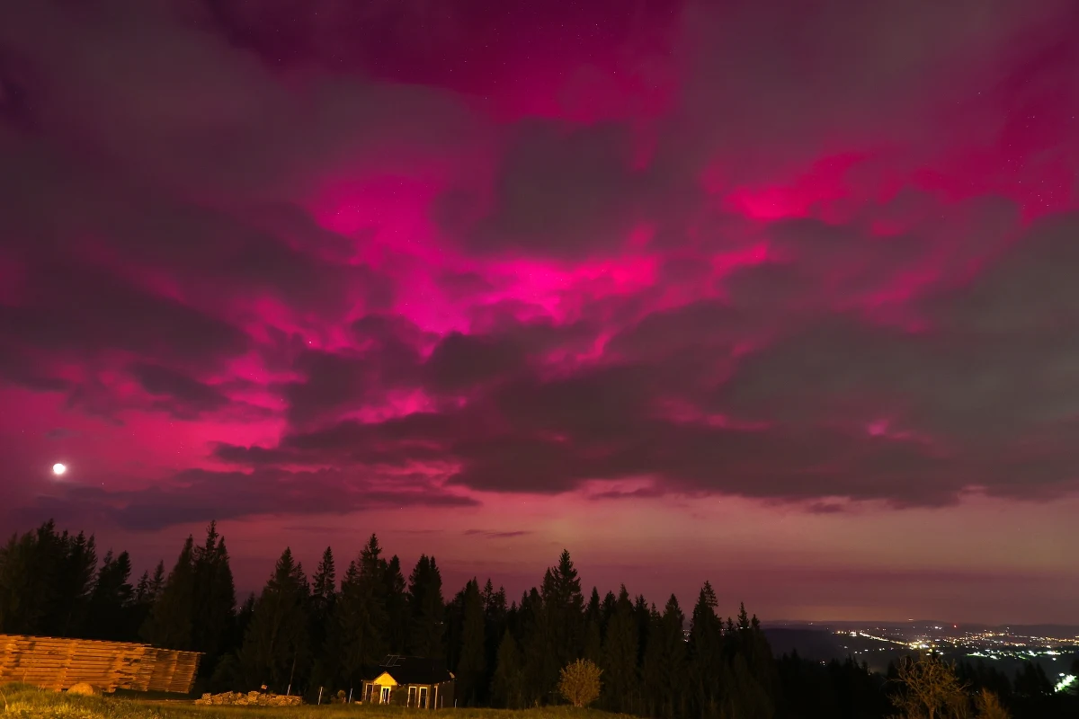 Za nami wyjątkowa noc. W wielu miejscach Polski można było obserwować spektakularną zorzę polarną. Na Gorącą Linię RMF FM dostaliśmy mnóstwo zdjęć zrobionych przez naszych słuchaczy. 