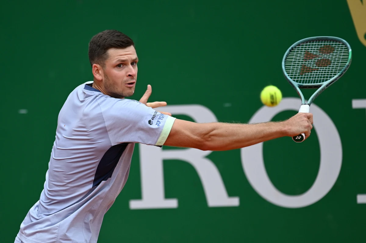 Fantastyczny mecz Huberta Hurkacza w drugiej rundzie turnieju rangi ATP Masters 1000 na kortach ziemnych w Rzymie. Polak bez większych problemów pokonał Hiszpana Rafaela Nadala 6:1, 6:3 i awansował do 1/8 finału. To było ich pierwsze i możliwe, że ostatnie starcie - hiszpańska legenda tenisa po sezonie kończy karierę.