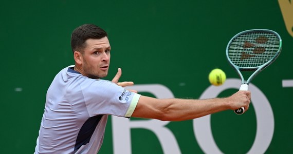 Fantastyczny mecz Huberta Hurkacza w drugiej rundzie turnieju rangi ATP Masters 1000 na kortach ziemnych w Rzymie. Polak bez większych problemów pokonał Hiszpana Rafaela Nadala 6:1, 6:3 i awansował do 1/8 finału. To było ich pierwsze i możliwe, że ostatnie starcie - hiszpańska legenda tenisa po sezonie kończy karierę.