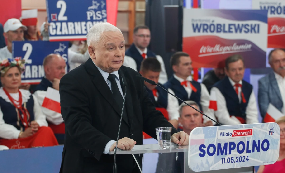 "Po to się państwo tu spotykają ze mną (...) nie przeciw UE, tylko po to, by Unia była inna, by ona była dla ludzi, a nie przeciw ludziom" - mówił w Sompolnie Jarosław Kaczyński. Prezes Prawa i Sprawiedliwości przekonywał, że nie można się godzić, by we Wspólnocie traktaty i prawo wtórne zastąpiła zasada "kto silniejszy, ten lepszy". Podkreślał też, że euro to waluta, "która przeszkadza w rozwoju".