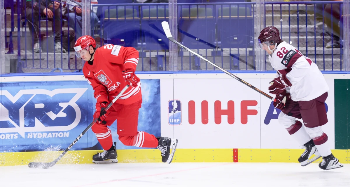 Było tak blisko... Polscy hokeiści przegrali w czeskiej Ostrawie z Łotwą po dogrywce 4:5 (1:0, 1:1, 2:3 - d. 0:1) w swoim pierwszym meczu grupowym mistrzostw świata Elity. W niedzielę Biało-Czerwoni zmierzą się ze Szwedami.