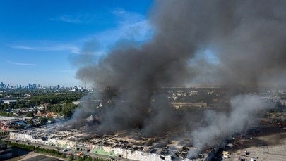 Pożar centrum handlowego w Warszawie. Film z drona