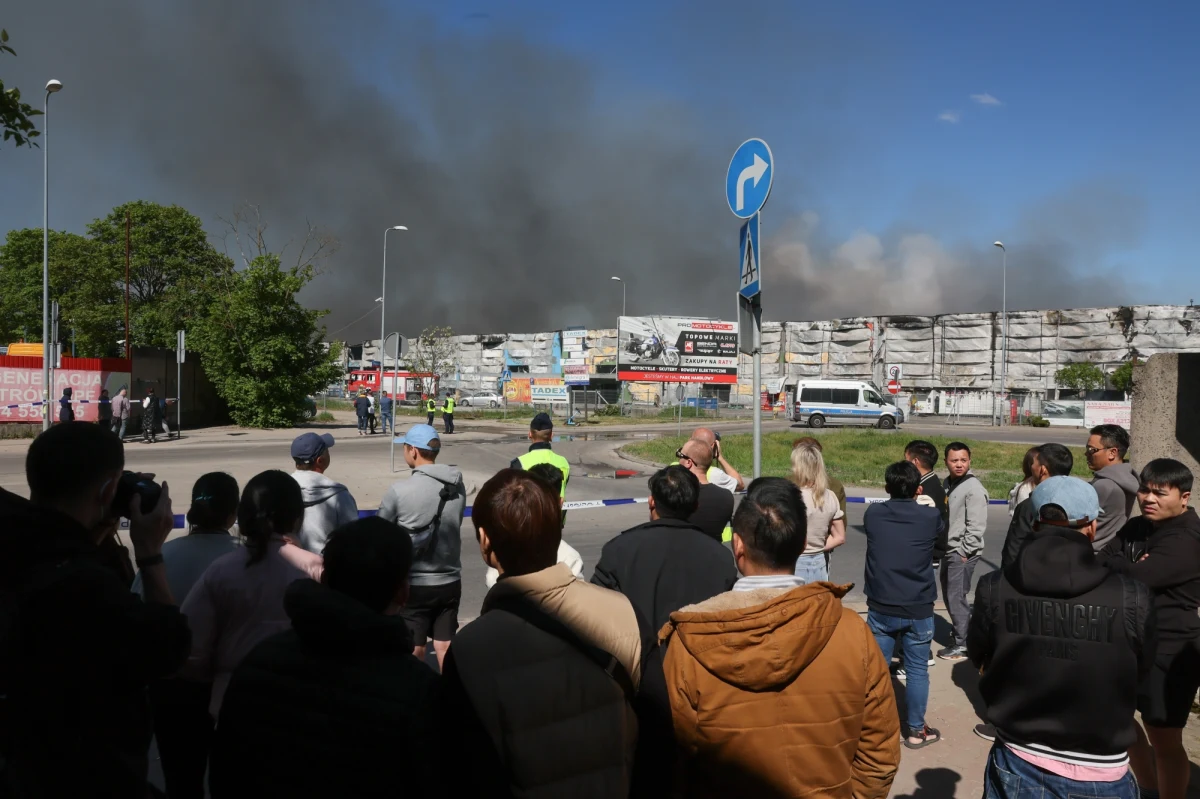 Zniszczenia i straty po pożarze centrum handlowego Marywilska 44 w Warszawie są ogromne. Kupcy, którzy mieli tam swoje stoiska, mówią, że stracili wszystko i znaleźli się w dramatycznej sytuacji. Na jaką pomoc mogą liczyć?