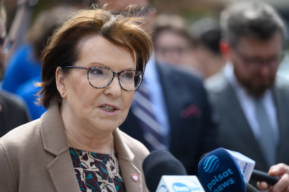 “Będziemy bardzo zabiegać o komisarza ds. obrony, który będzie przygotowywał nie tylko strategię na czas pokoju, ale będzie też rozpoznawał zagrożenia" – powiedziała PAP była premier Ewa Kopacz, pytana o to, jakiego reprezentanta w Komisji Europejskiej powinna mieć Polska po wyborach do europarlamentu. Kopacz walczy o europoselski mandat z pierwszego miejsca na liście Koalicji Obywatelskiej w Wielkopolsce. 
