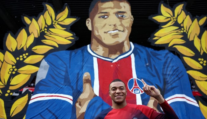 Najpierw gwizdy, a potem takie sceny. Kylian Mbappe pożegnany jak król Paryża 