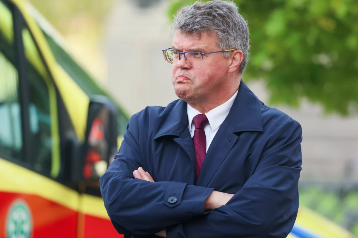 Wszczęto śledztwo w sprawie przekroczenia uprawnień przez byłego wiceszefa MSWiA Macieja Wąsika, który miał wywierać wpływ na policjantów, by zgodzili się na udział śmigłowca Black Hawk w pikniku w sierpniu 2023 roku.