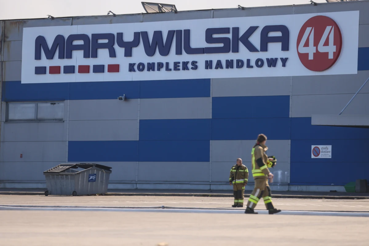 "Na tę chwilę nie będziemy obciążać najemców żadnymi kosztami wynikającymi z umowy najmu" - przekazała w Rozmowie w południe w Radiu RMF24 Małgorzata Konarska, prezes sp. Marywilska 44. W nocy z soboty na niedzielę centrum handlowe doszczętnie spłonęło.