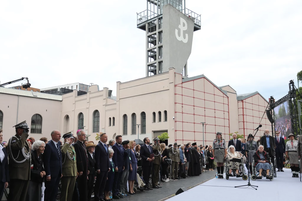 Obchody 78 rocznicy wybuchu Powstania Warszawskiego przed budynkiem Muzeum Powstania Warszawskiego