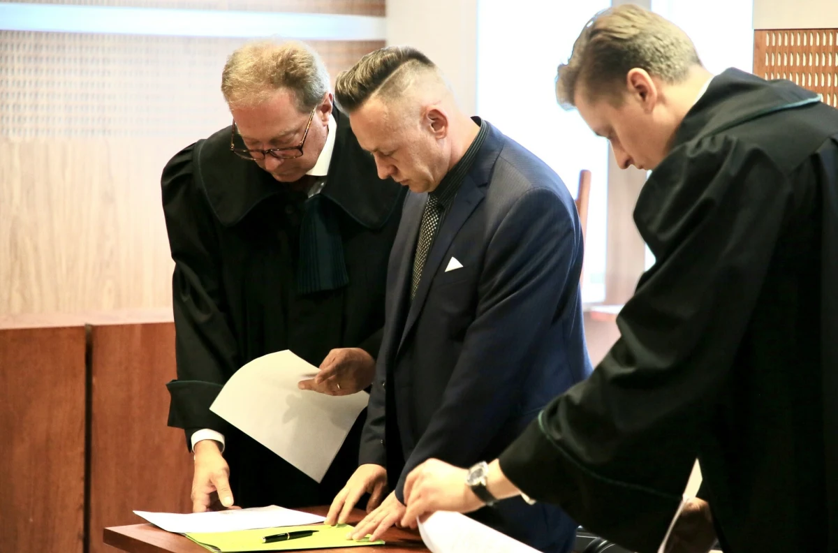 Jest wniosek o tymczasowy areszt dla Tomasza Szmydta - byłego sędziego sądu administracyjnego, który uciekł na Białoruś i poprosił tam o polityczny azyl. Dokument w tej sprawie trafił już z Prokuratury Krajowej do sądu w Warszawie.