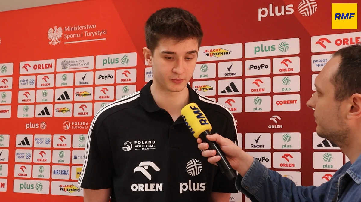 Polscy siatkarze tradycyjnie w Spale przygotowują się do długiego sezonu reprezentacyjnego. Wśród powołanych do szerokiej kadry jest kilku debiutantów, w tym młody atakujący Bartosz Gomułka, który po cichu liczy, że pojedzie na któryś z turniejów VNL. Porozmawiał z nim Cezary Dziwiszek z redakcji sportowej RMF FM.