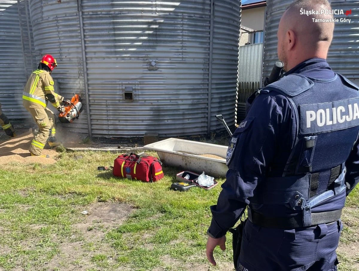 W poniedziałek rano na prywatnej posesji w Kopienicy (gm. Zbrosławice) zginął 60-latek. Mężczyzna wpadł do zbiornika na zboże. Sprawę wyjaśniają policjanci z Tarnowskich Gór pod nadzorem prokuratury.