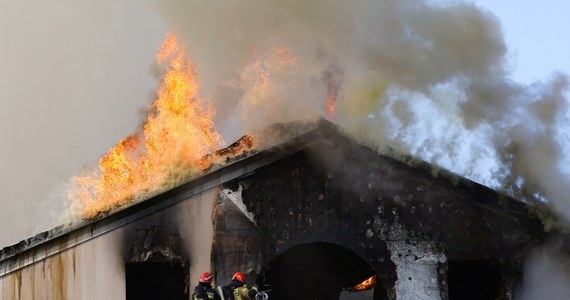 Rządowe Centrum Bezpieczeństwa rozesłało alert do mieszkańców powiatu grodziskiego (Mazowieckie) w związku z pożarem w liceum przy ul. Żwirki i Wigury w Grodzisku Mazowieckim.