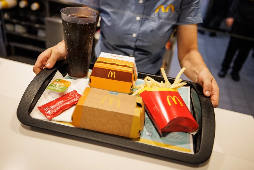 AI ustala ceny w McDonald's: ten sam burger droższy o 21%