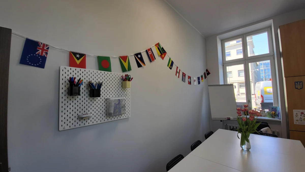 Centrum Pomocy Migrantom i Uchodźcom Caritas Poznań ma swoją nową siedzibę! Od teraz uchodźcy z Ukrainy i innych państw spoza Unii Europejskiej mogą przyjść po pomoc lub wziąć udział w warsztatach w zupełnie nowym miejscu.