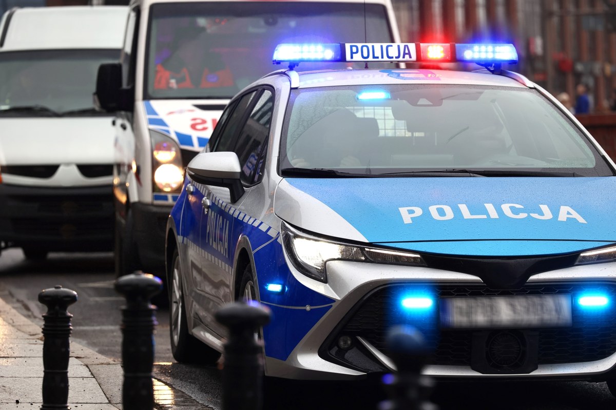 Karambol 8 pojazdów na trasie S8 w Warszawie. Między węzłami Prymasa Tysiąclecia i Warszawska zablokowany jest pas jezdni w kierunku Poznania.