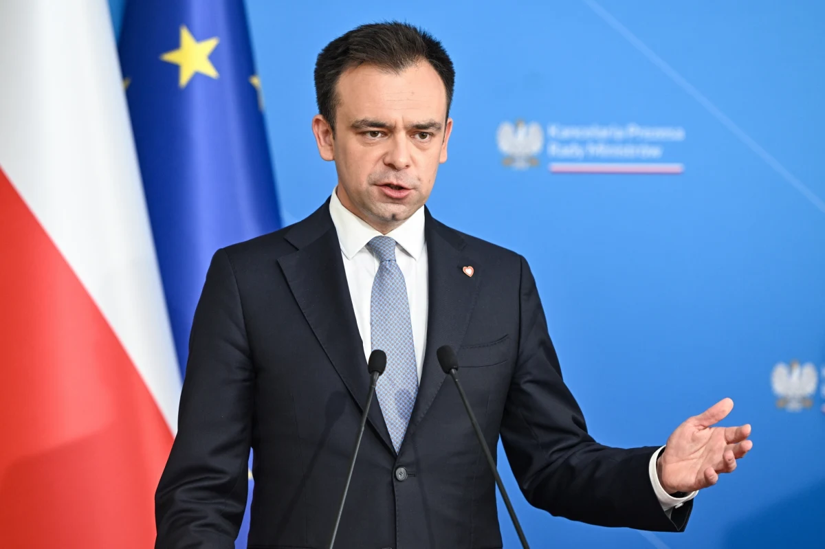 Minister finansów Andrzej Domański powiedział dziennikarzom przed głosowaniem w Radzie UE w sprawie paktu migracyjnego, że polski rząd będzie głosować przeciwko wszystkim jego elementom. "W naszej ocenie nie uwzględnia on specyfiki państw graniczących chociażby z Białorusią" – podkreślił. Mimo sprzeciwu Polski UE zatwierdzi dziś pakt migracyjny.