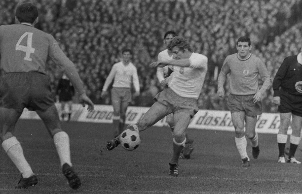 W wieku 79 lat zmarł we Francji były piłkarz reprezentacji Polski i Zagłębia Sosnowiec Andrzej Jarosik – poinformował klub. Jarosik wywalczył w polskich barwach złoty medal igrzysk olimpijskich w Monachium (1972). W kadrze wystąpił 25 razy, strzelił 11 goli.