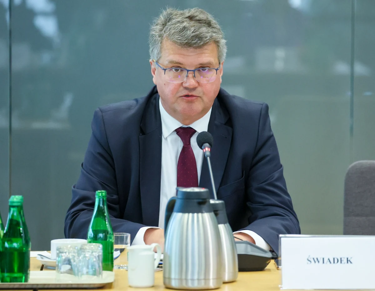 Były wiceszef MSWiA Maciej Wąsik zeznał przed sejmową komisją śledczą, że o sprawie "afery wizowej" dowiedział się pod koniec sierpnia 2023 r., kiedy CBA weszło do MSZ. Dodał, że ze zdziwieniem przyjął wezwanie go przed komisję, ponieważ nie zajmował się sprawami wizowymi.