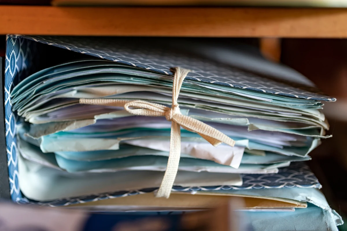 Prokuratorzy IPN, na podstawie informacji Agencji Bezpieczeństwa Wewnętrznego, odkryli w domu generała LWP materiały Zarządu II Sztabu Generalnego Wojska Polskiego. To m.in. dokumenty wywiadu wojskowego PRL, a także zdjęcia ze spotkań generała.