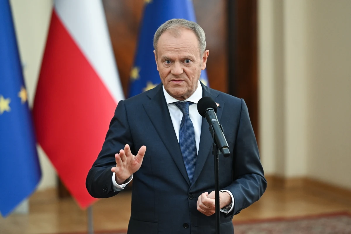 Akcje rosyjskie, sabotażu lub dywersji, będą się nasilać i będzie to wymagało od nas koncentracji - podkreślił Donald Tusk, który zaapelował w tej sprawie do wszystkich służb, w tym także do pracowników ochrony. Odniósł się też do przyjętego przez Radę UE paktu migracyjnego. "Polska nie przyjmie żadnych migrantów z tytułu paktu migracyjnego" - zapowiedział premier.