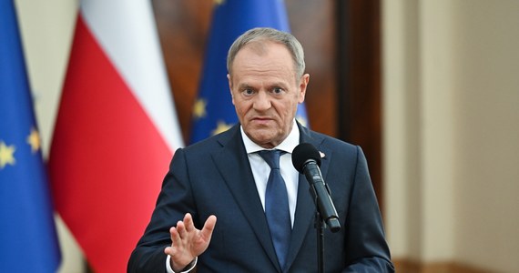 Akcje rosyjskie, sabotażu lub dywersji, będą się nasilać i będzie to wymagało od nas koncentracji - podkreślił Donald Tusk, który zaapelował w tej sprawie do wszystkich służb, w tym także do pracowników ochrony. Odniósł się też do przyjętego przez Radę UE paktu migracyjnego. "Polska nie przyjmie żadnych migrantów z tytułu paktu migracyjnego" - zapowiedział premier.